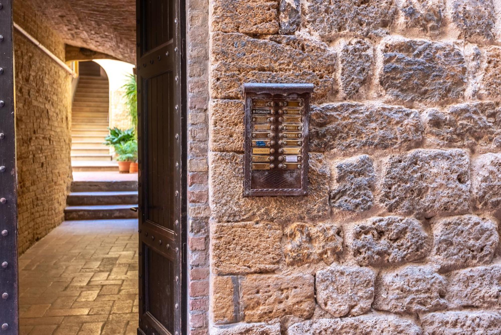 Il Teatro Apartment San Gimignano Bagian luar foto